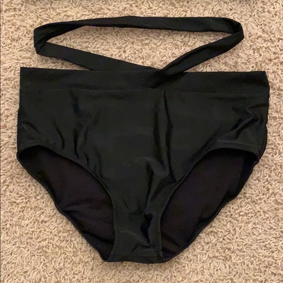 Bikini Set - Picture 2 of 6